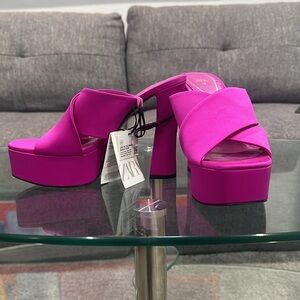 ZARA’S FUSHIA PLATFORM